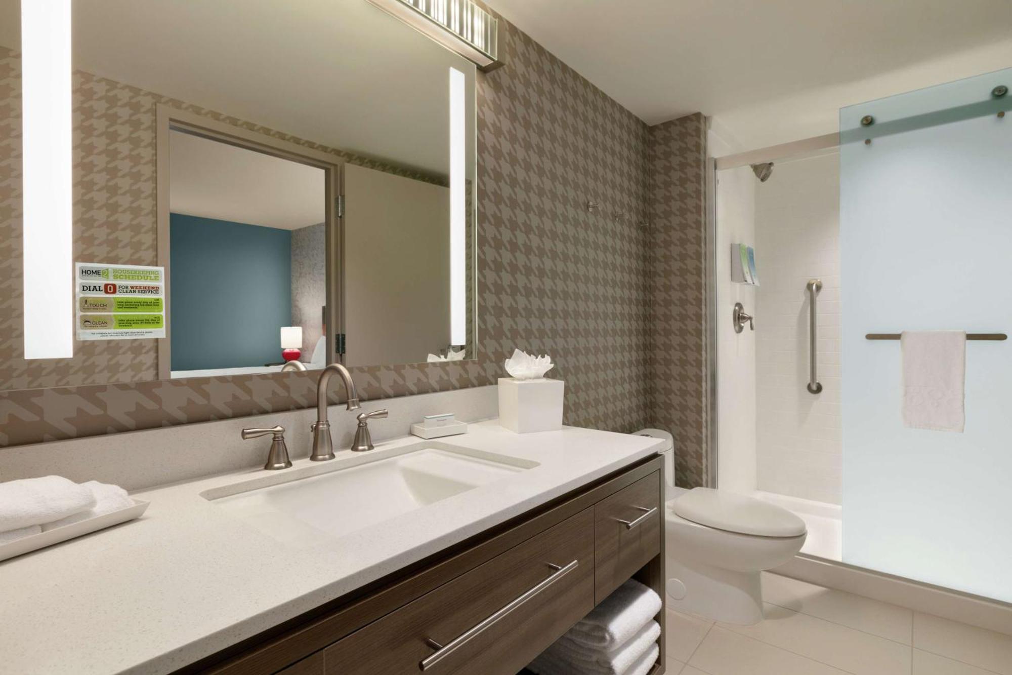 Hotel Home2 By Hilton Dulles Airport 3*